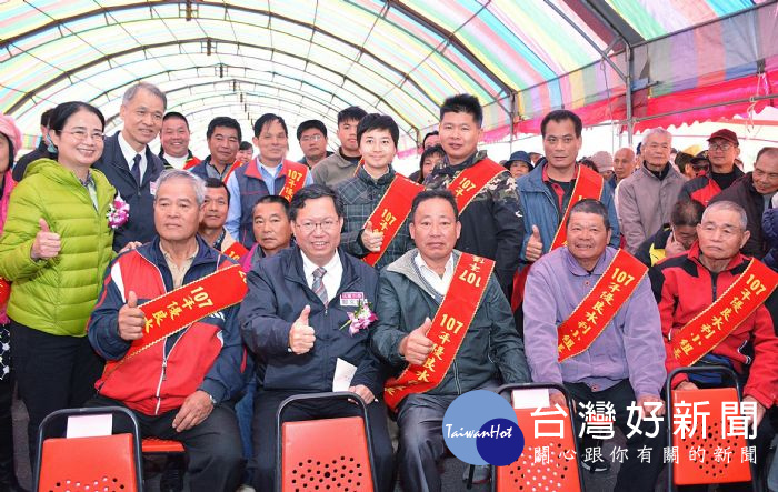 鄭市長表示,將全數補助農機具,全力支持農業發展,祝褔各位農民「農民節快樂」。