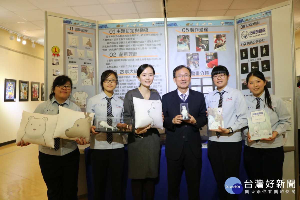 六和高中在中壢藝術館舉辦多媒體應用科首度畢業展暨成果展,展覽主題「跨越」,展期至2月4日止,歡迎大家參觀。