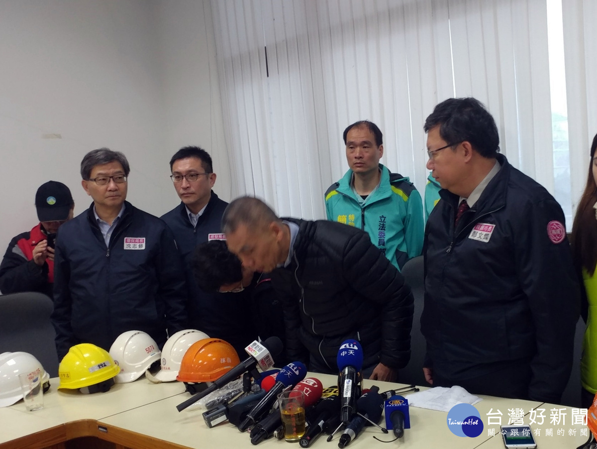 鄭市長與中油副總經理李順欽向全體市民道歉，鄭並要求中油提出遷廠時間表