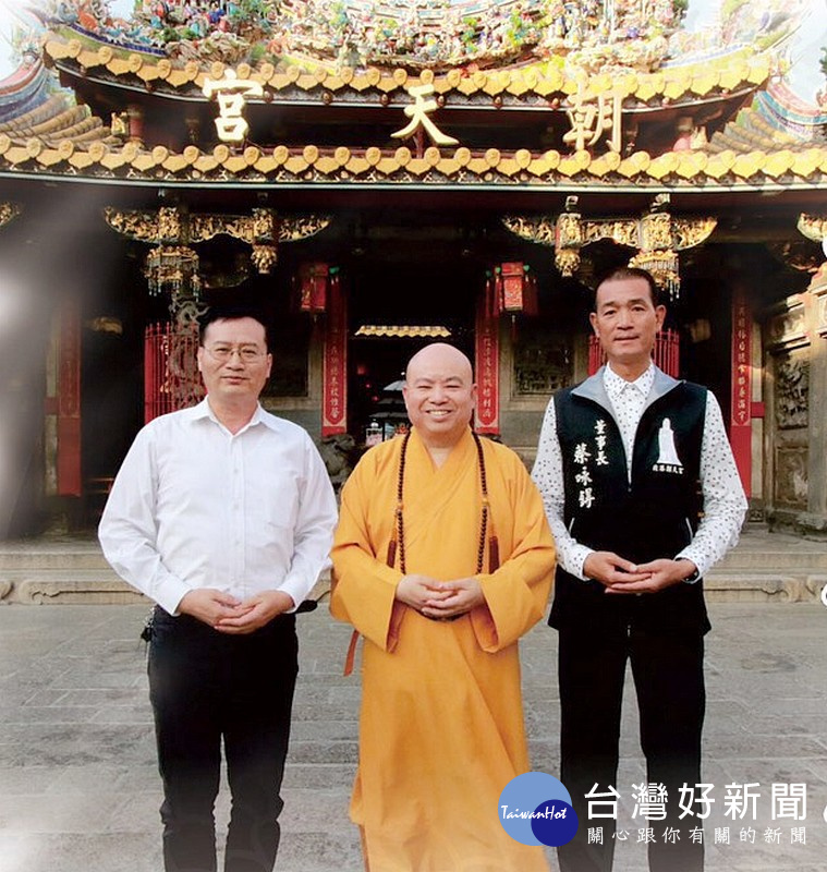 本願山彌陀講堂、北港柯蔡宗親會及朝天宮舉辦「大愛無盡」冬令救濟活動,關懷弱勢民眾。(記者陳昭宗拍攝)