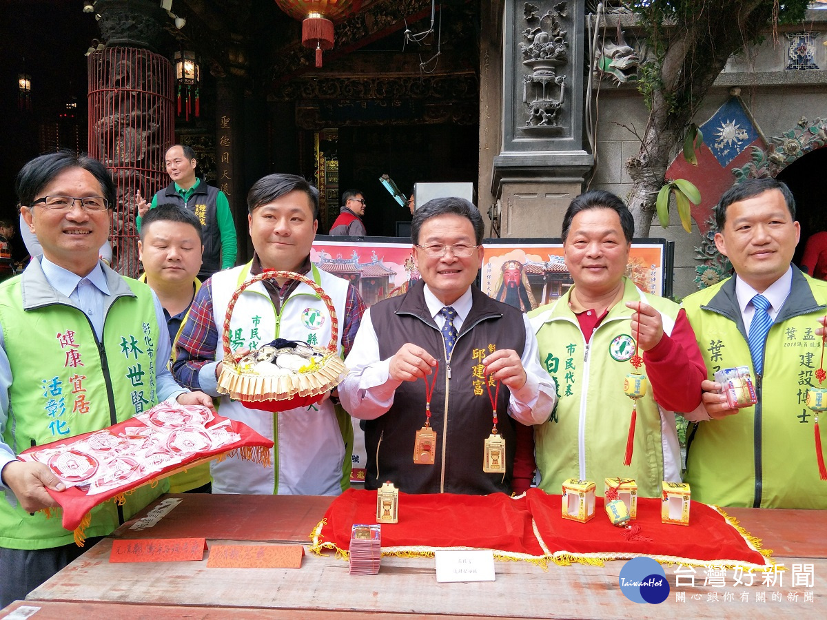 春節期間彰化市所屬宮廟提供民眾祈福平安的吉祥物。圖/記者鄧富珍攝