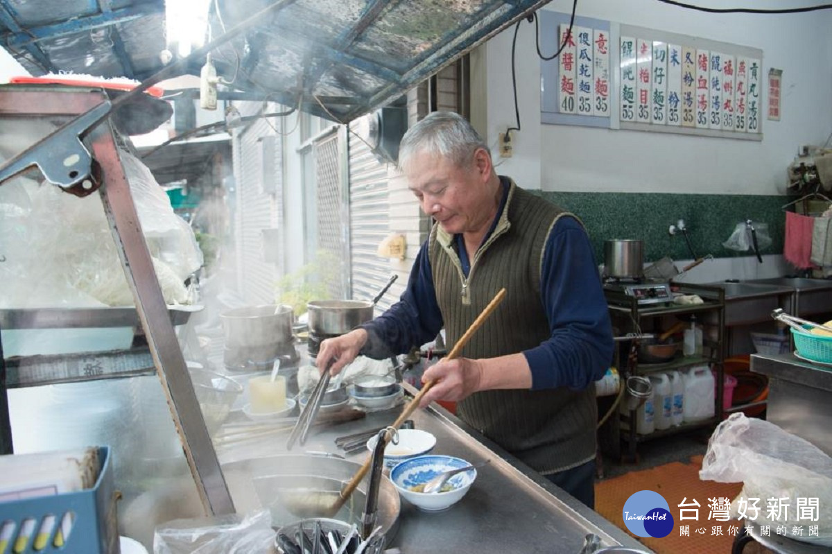 Ｑ彈帶勁麵條淋上特製滷汁　嘉市蘭井街傻瓜意麵傳香60年