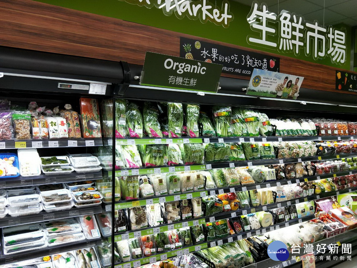 家樂福便利購桃園大興店賣場內提供近萬種品項,包含生鮮、雜貨、小家電及家用五金百貨等商品。
