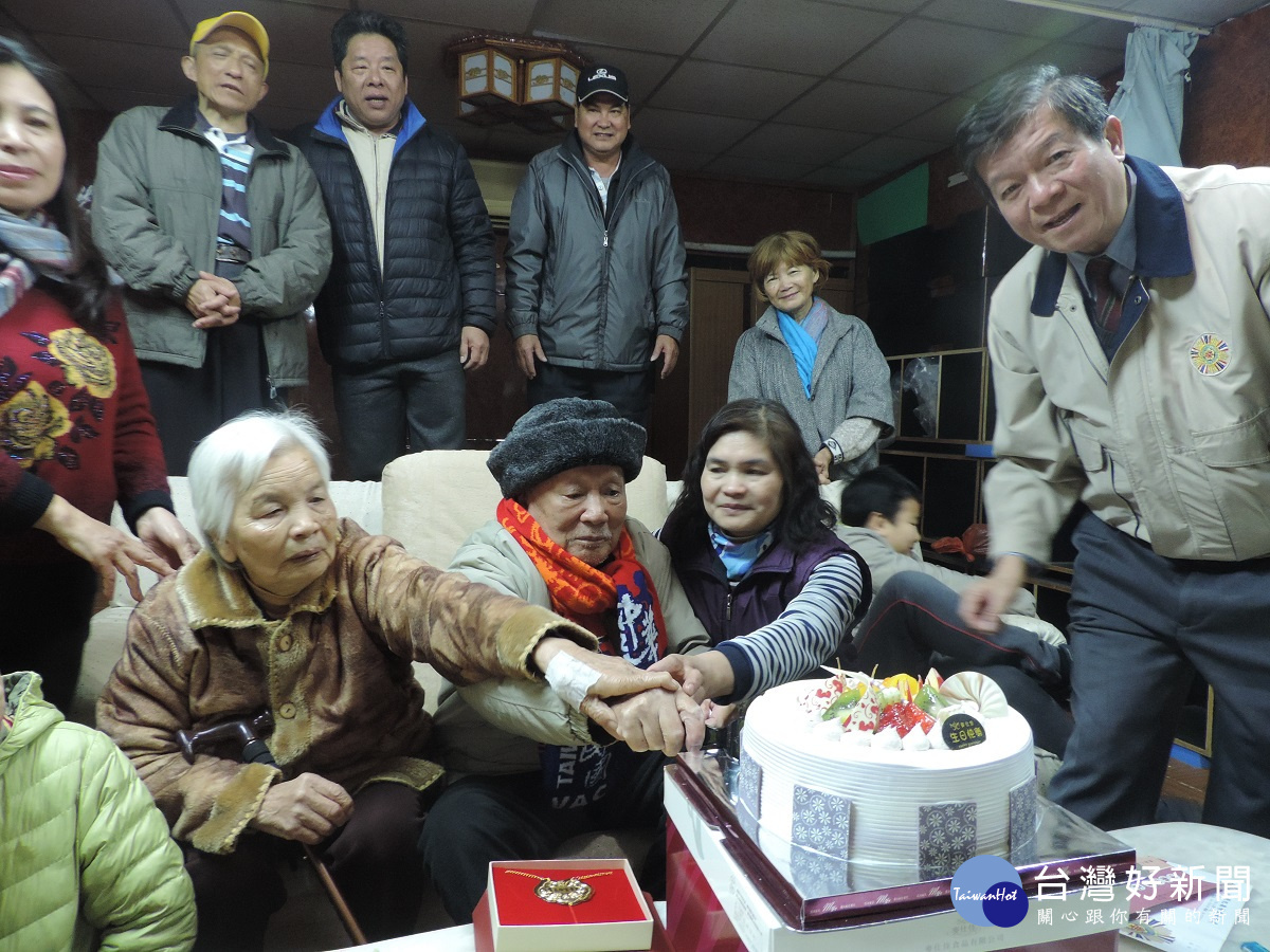 百歲榮民百歲壽辰 憶往事泣訴當年八二三戰役過往