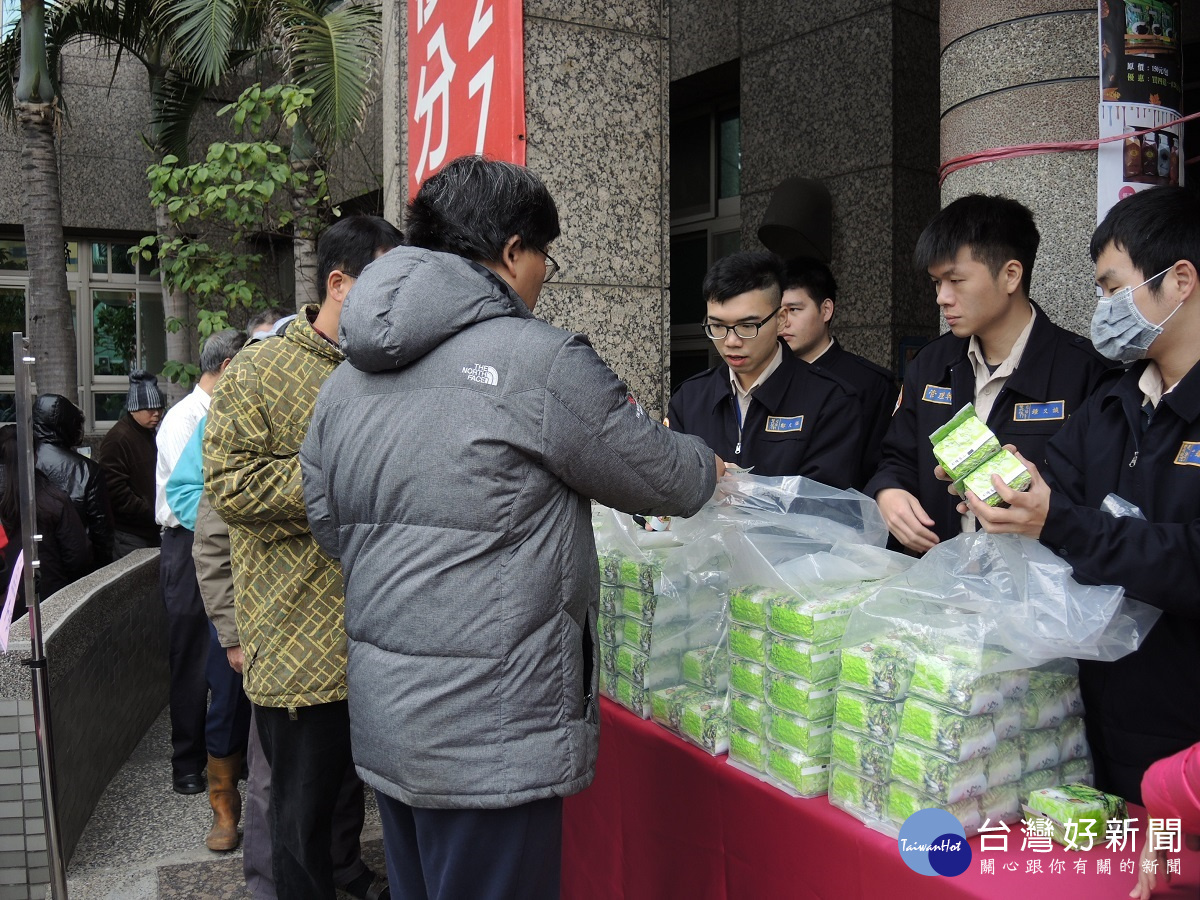 有夠搶手 法拍祭出限量購買　民眾一早就來排隊