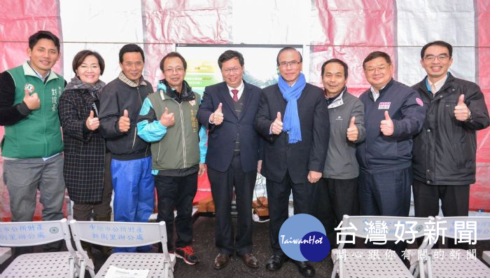 桃園市長鄭文燦7日下午前往中壢區金陵路與龍岡路一段路口,出席「中壢區石頭段停車場啟用」活動。