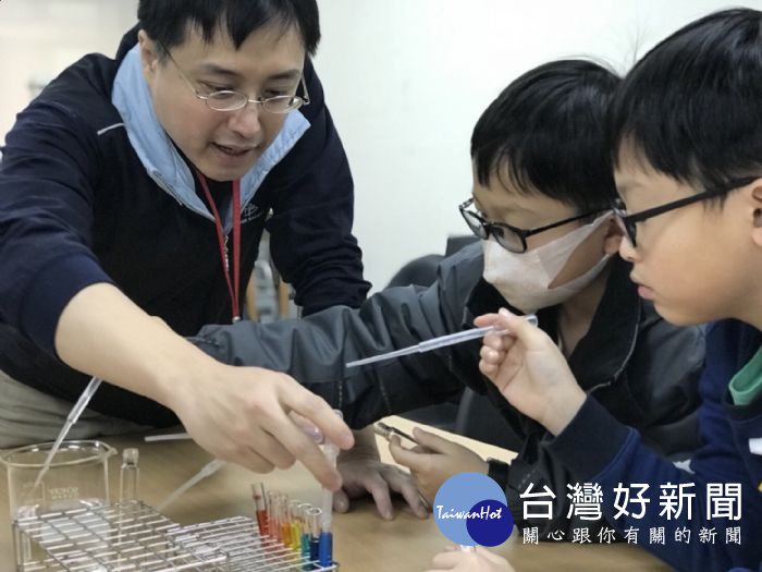 衛生局在寒假期間專為桃園市國小及國中學子,規劃2梯次「食安小先鋒 食安教育營」活動,每梯次限額35名。