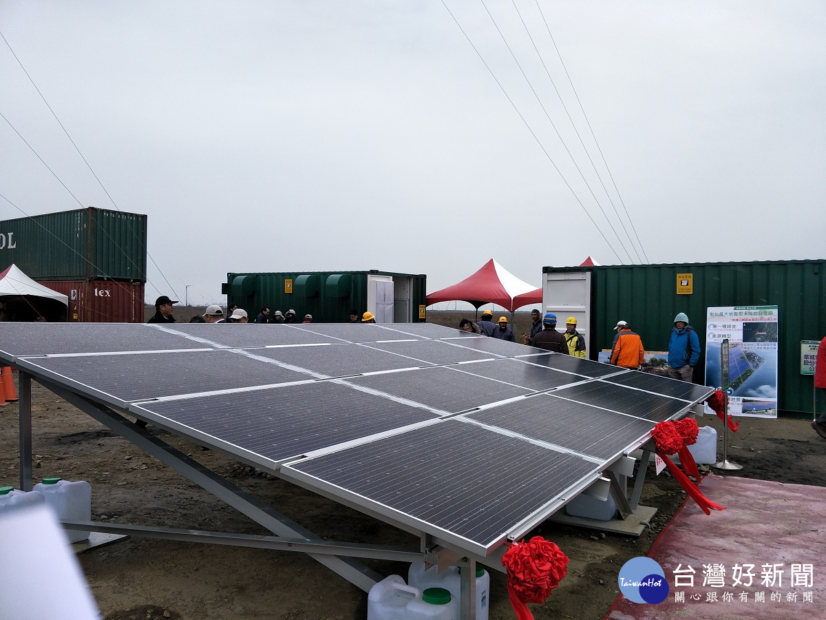 太陽光電電版。圖/記者鄧富珍攝