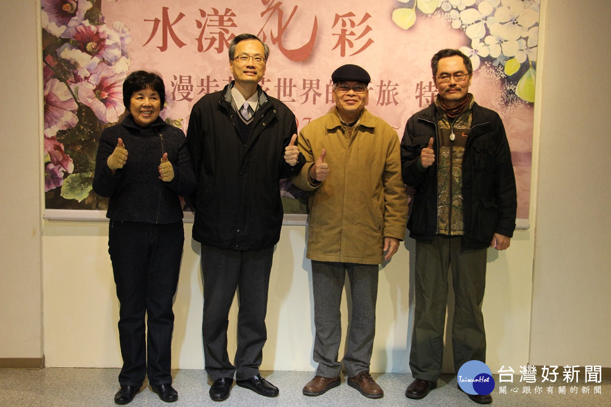 彰化生活美學館館長尹彙武(左二)與創作大師合影。圖/記者鄧富珍攝