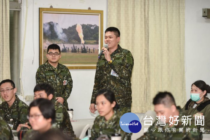 鄭市長表示，希望各位弟兄都能夠在六軍團安心服役，祝福各位官兵同仁春節愉快。