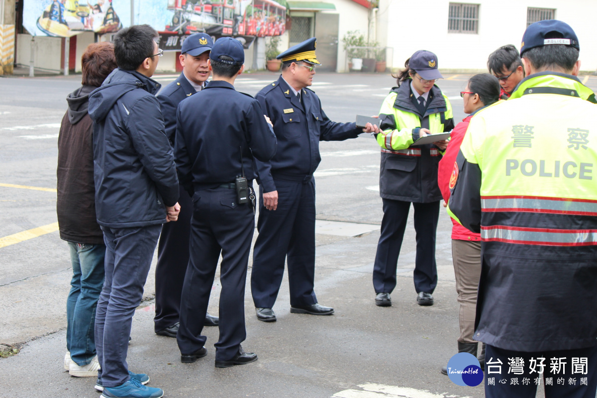 龍潭分局為確保春節連續假期期間轄區交通順暢，邀集相關單位及鄰近遊樂區業者進行道路會勘檢視。