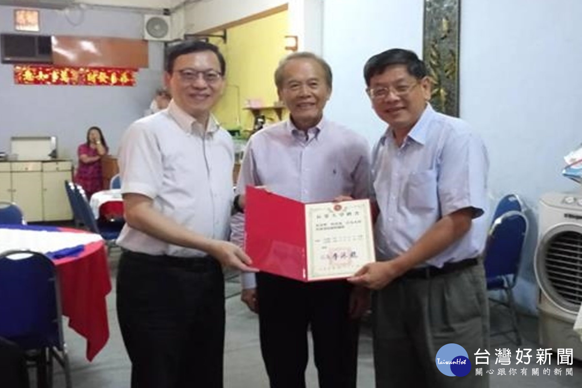 李泳龍校長與周道惠國際顧問拜會詩巫市議會主席拿督張泰卿。