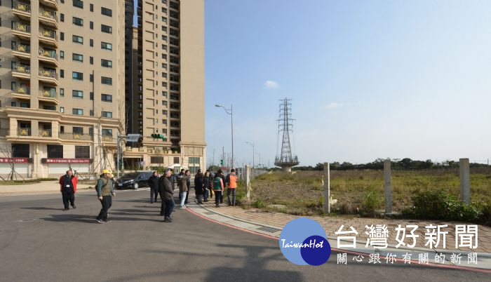 桃園市長鄭文燦前往龜山區,會勘機場捷運A7站地區水資源回收中心設置。