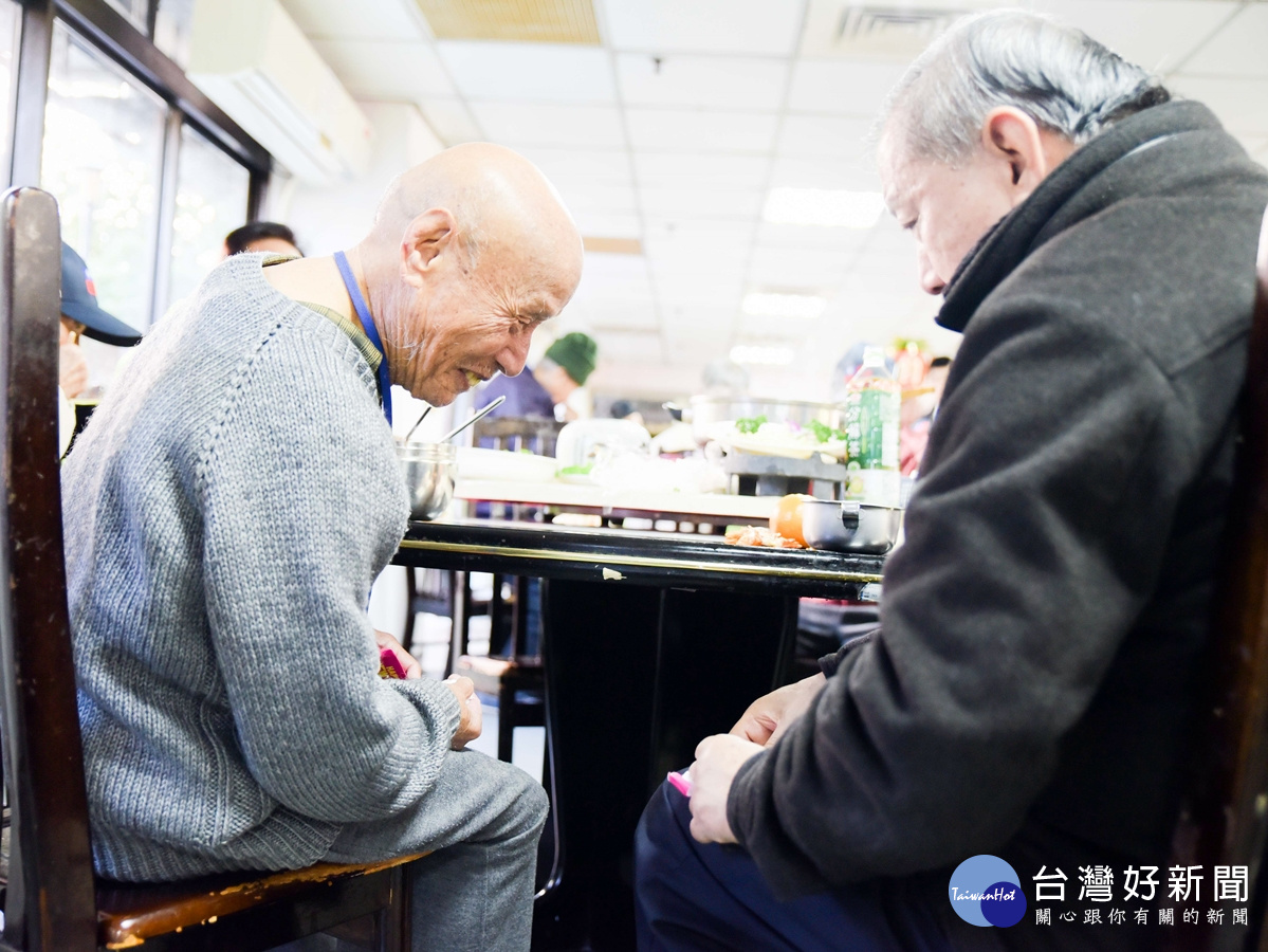 八德榮家桃園榮家除夕圍爐 市長探視祝狗年健康平安