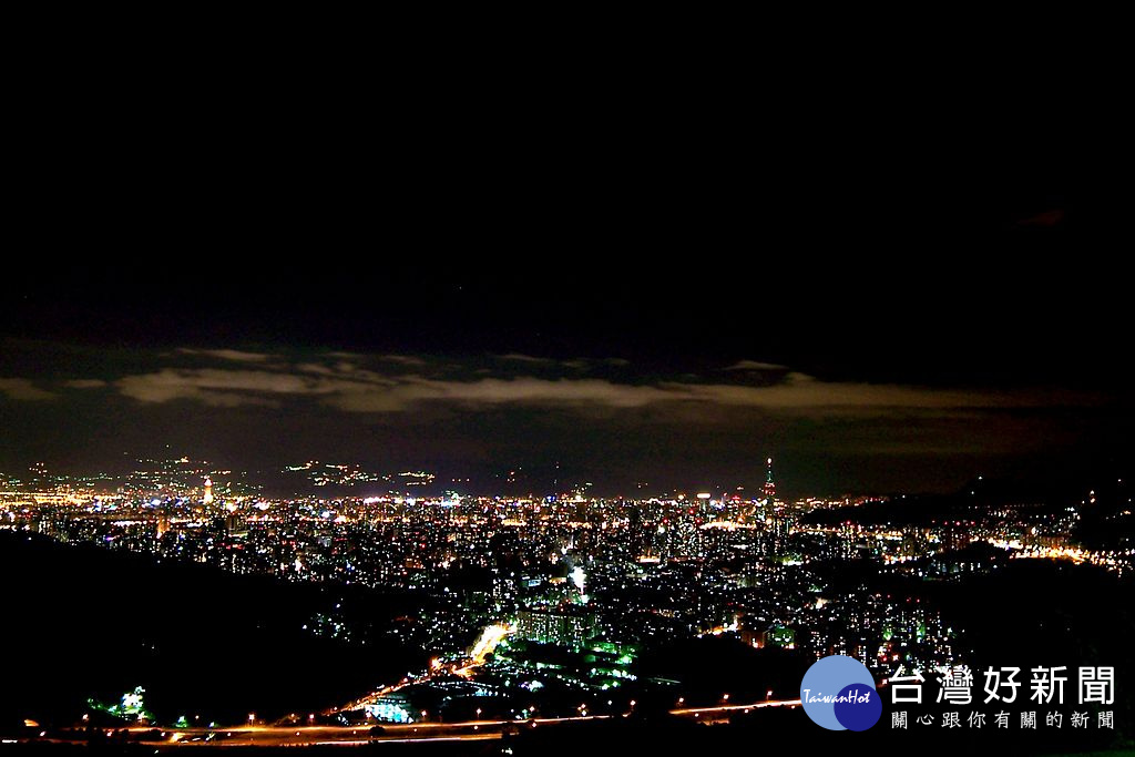 因地處南勢角山麓,風光秀麗,登高攬勝,不少民眾都會在夜晚專程上山俯瞰台北盆地夜景