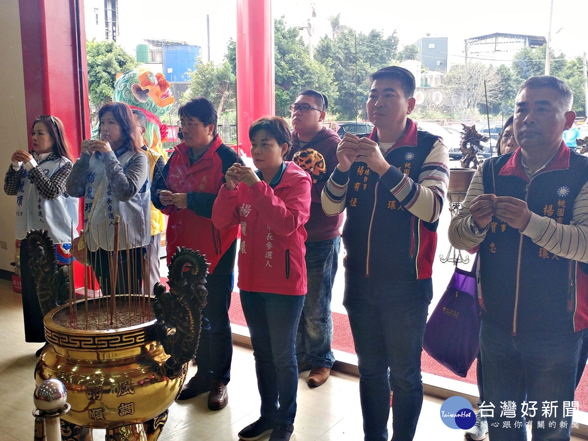 楊麗環馬不停蹄拜票 大年初二走訪六座宮廟(龍德宮)