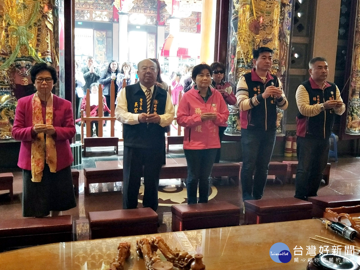 楊麗環馬不停蹄拜票 大年初二走訪六座宮廟(竹林山寺)