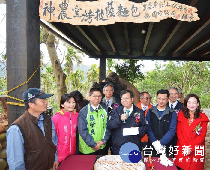 桃園市長鄭文燦前往龍潭區和窯文創園區,出席「桃園三和社區神農窯開窯活動」