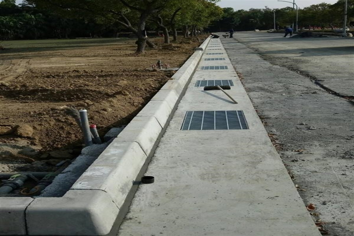 校園水溝修復工程。