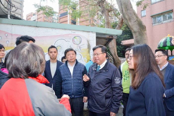 桃園市長鄭文燦，履勘六二分班拆除重建轉型開辦非營利幼兒園。
