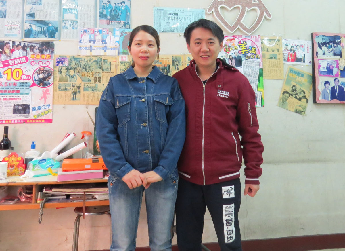 越南籍華人阮鈺玲,在中壢美滿服務中心找到「暖男」呂育端結婚,開心謝媒。