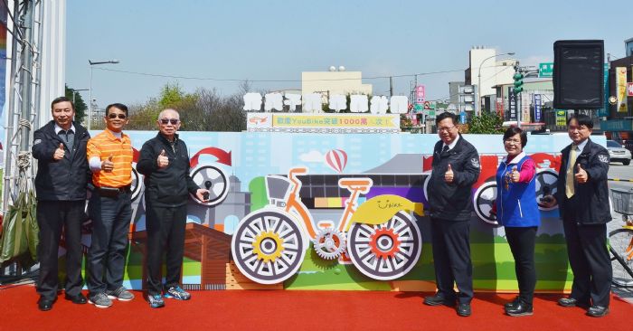 鄭市長表示,市府也接續辦理第二期計畫,預定今(107)年完成建置250個租賃站、6,000輛單車的目標。