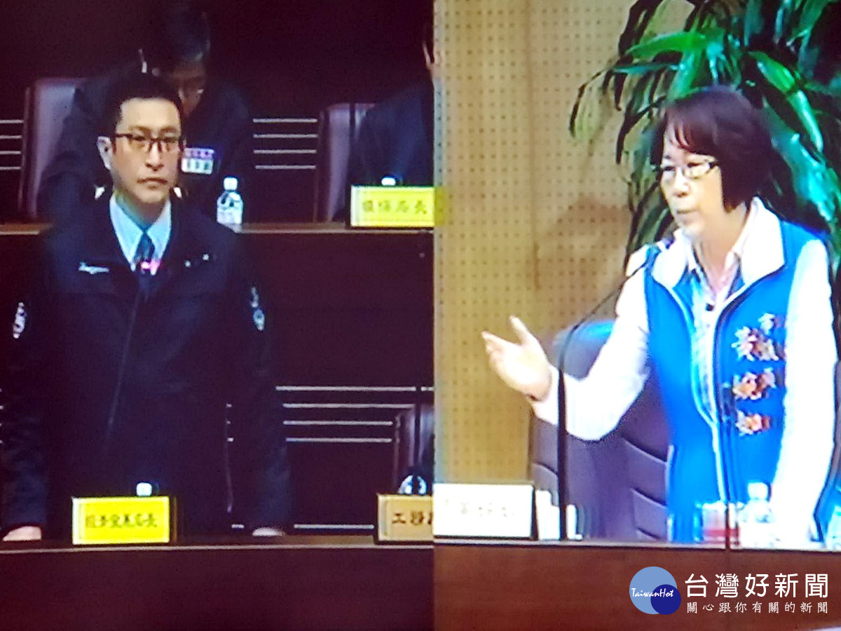 針對中油桃園煉油廠遷廠事宜,桃園市議員黃婉如於專案會議中質詢市府經發局長朱松偉。