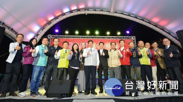 桃園市長鄭文燦,出席「2018桃園燈節 溪旺桃園 水漾慶豐年」水汴頭之夜活動。
