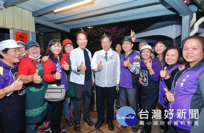 鄭市長表示,桃園燈會在南崁溪舉行,讓大家看到南崁溪的整治成果,將南崁溪改造為桃園的亮點。