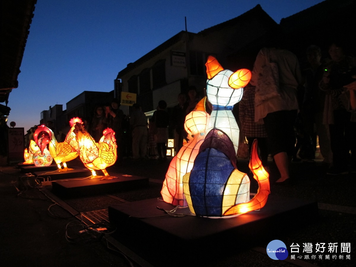 燈藝大師黃敏芳老師五年前在日本岐阜縣美濃市所展出的燈藝作品。（圖／黃敏芳老師提供）