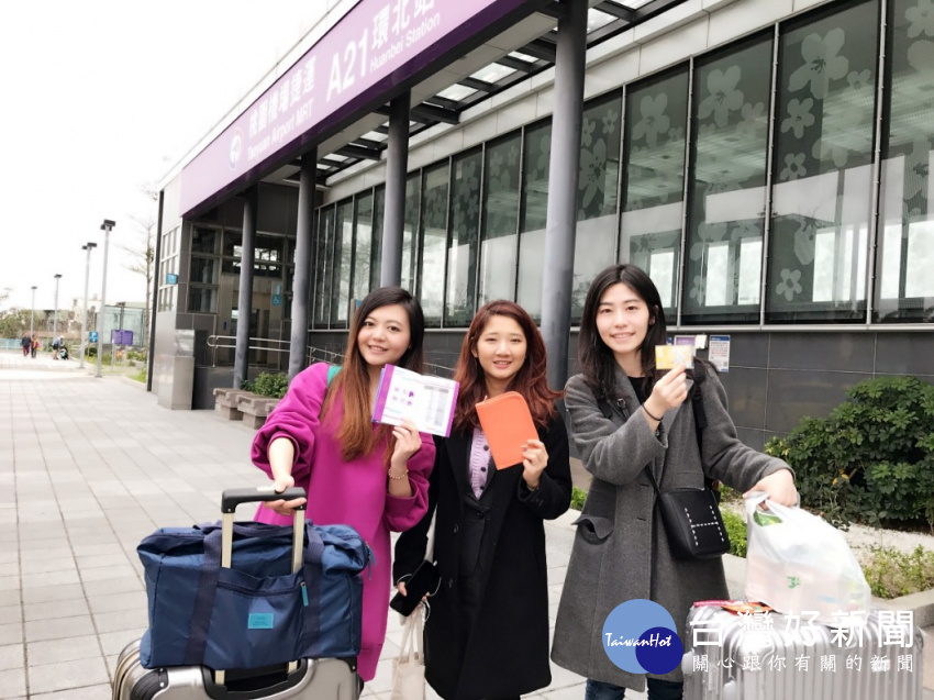 桃園捷運公司推出「桃喜集點好禮」護照推出各項好康,搭配機捷路線圖,食宿優惠一網打盡。