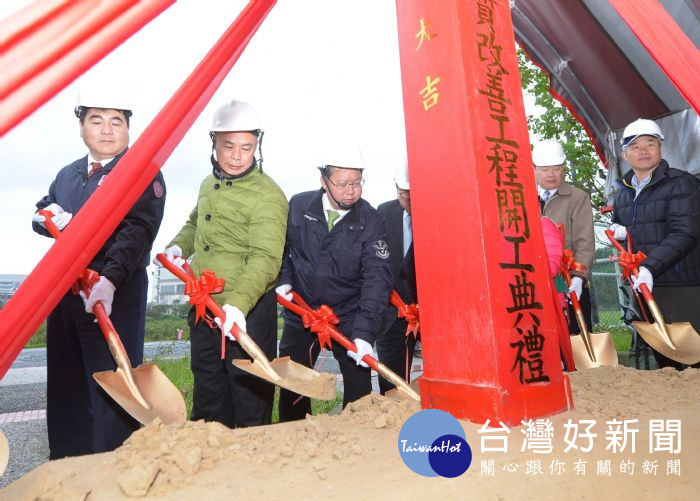 桃園市長鄭文燦前往龜山區,出席「南崁溪上游水質改善工程動土典禮」。
