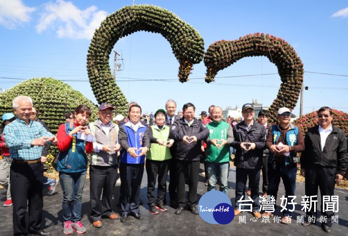 桃園市長鄭文燦前往大園區,出席「2018桃園彩色海芋季開幕式」。