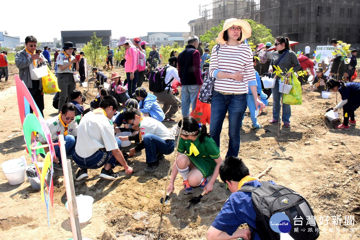和美植樹節活動,全民一起種樹。