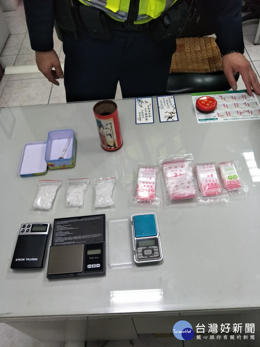 警方在江嫌查獲毒品,偵訊後將他依法究辦。(圖/記者陳寶印攝)