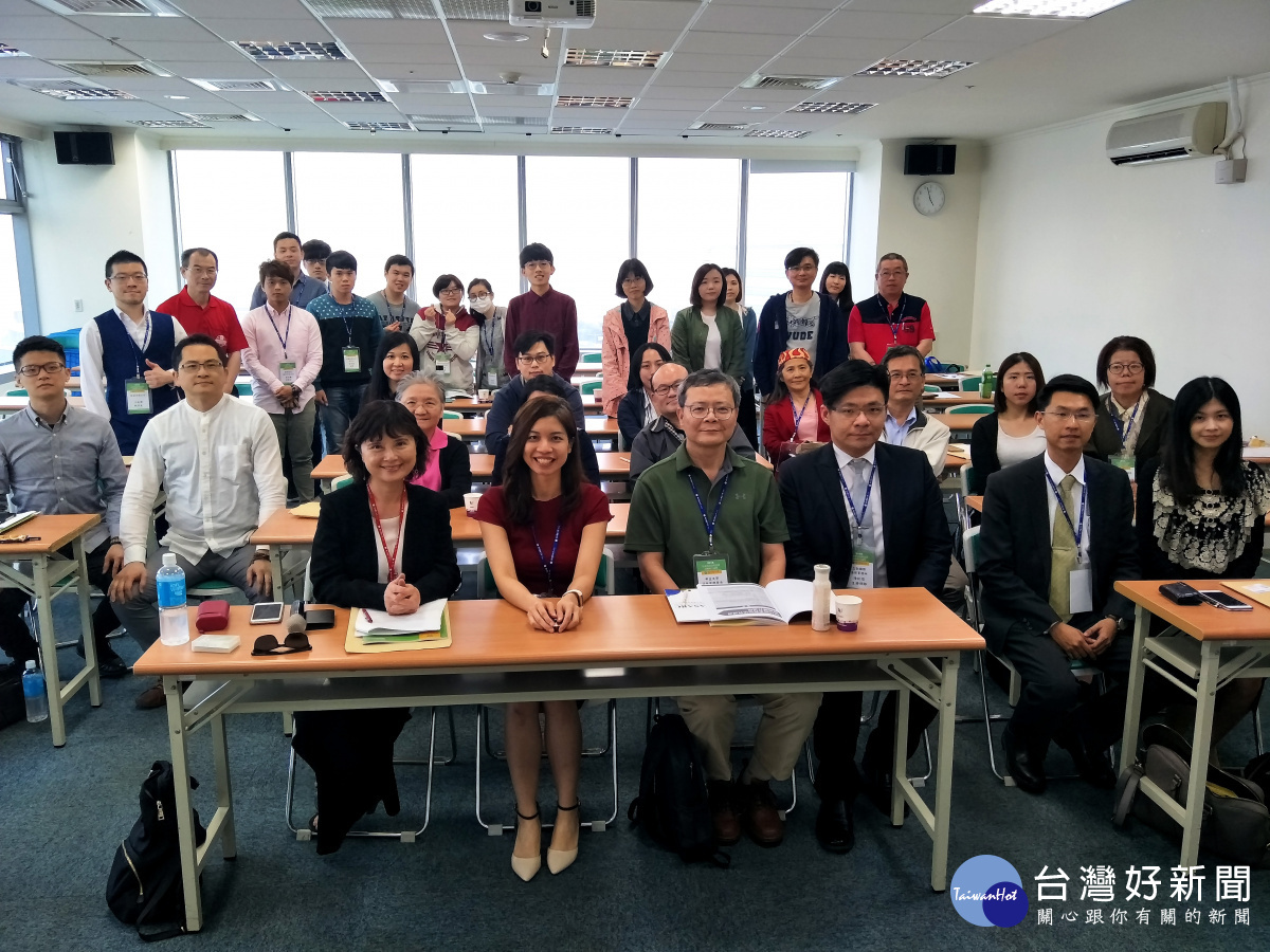 圖2:「中正大學東協與南亞研究中心」引進馬來西亞清真認證機制,並組成認證顧問訓練團隊,成員除了校內外相關領域的專業教師及國際學生,也網羅國內與東南亞國家的專家擔任顧問。