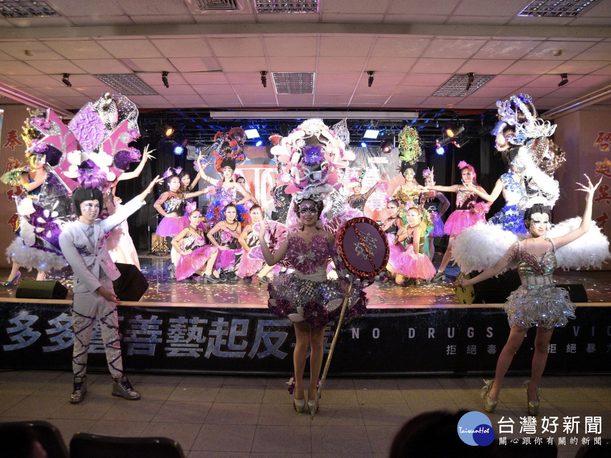 「啟英高中種子劇團」以青春活潑的校園歌舞短劇,傳達反毒反暴力的深刻意涵。