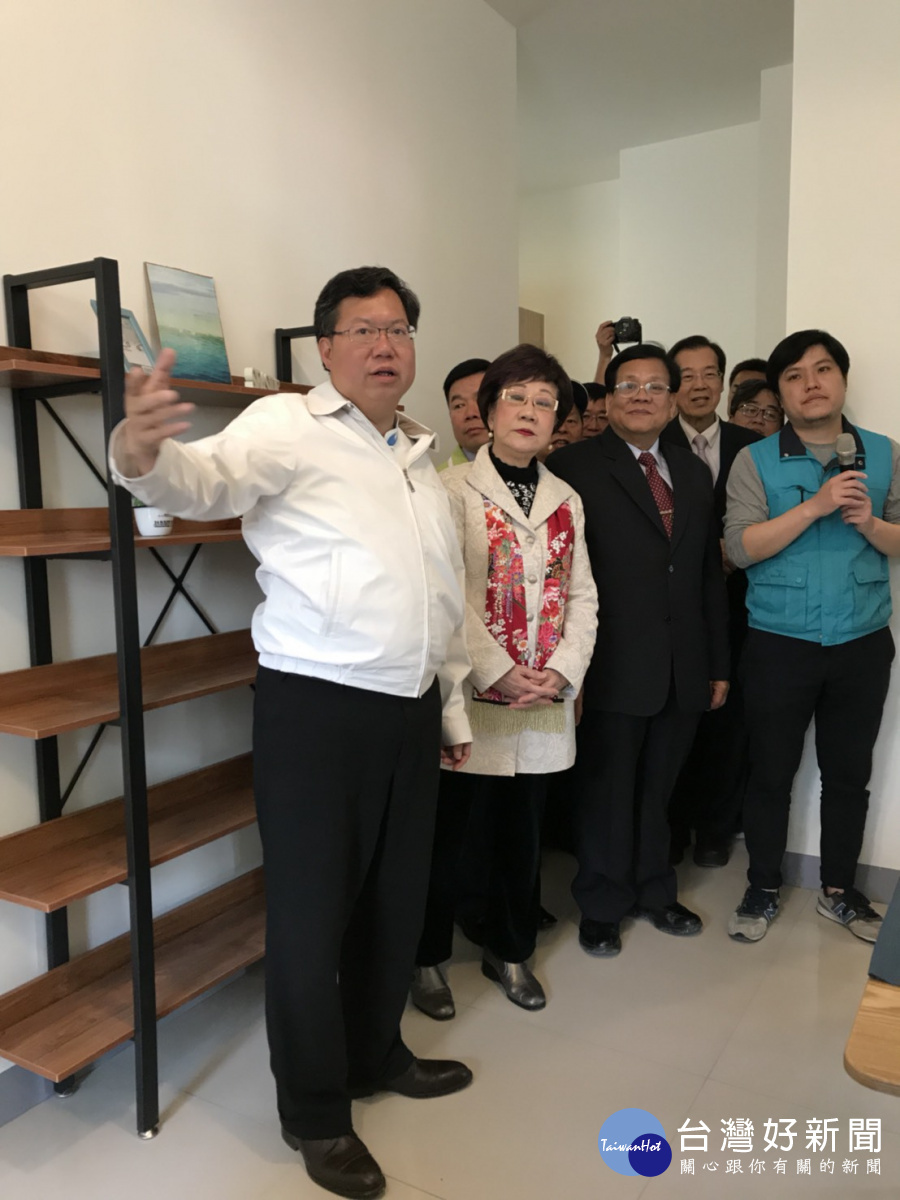 市長鄭文燦邀請前副總統呂秀蓮與大家一同參觀桃園社會住宅。