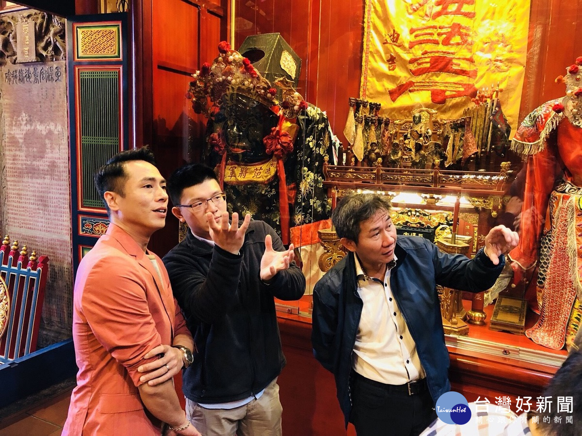 金鐘影帝莊凱勛(左)擔任彰化獨立電影節影展大使,右為彰化縣文化局局長陳文彬。圖記/者鄧富珍攝