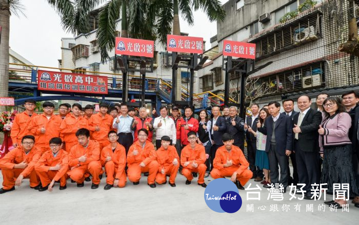 桃園市長鄭文燦,出席光啟高中TTQS授證暨堆高機培訓及檢定場啟用典禮。