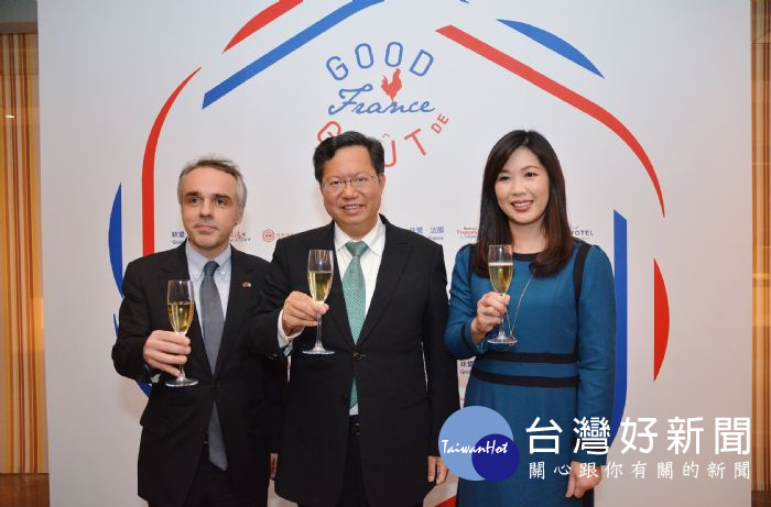 桃園市長鄭文燦前往諾富特華航桃園機場飯店,出席「法國在台協會《味覺.法國》晚宴」。