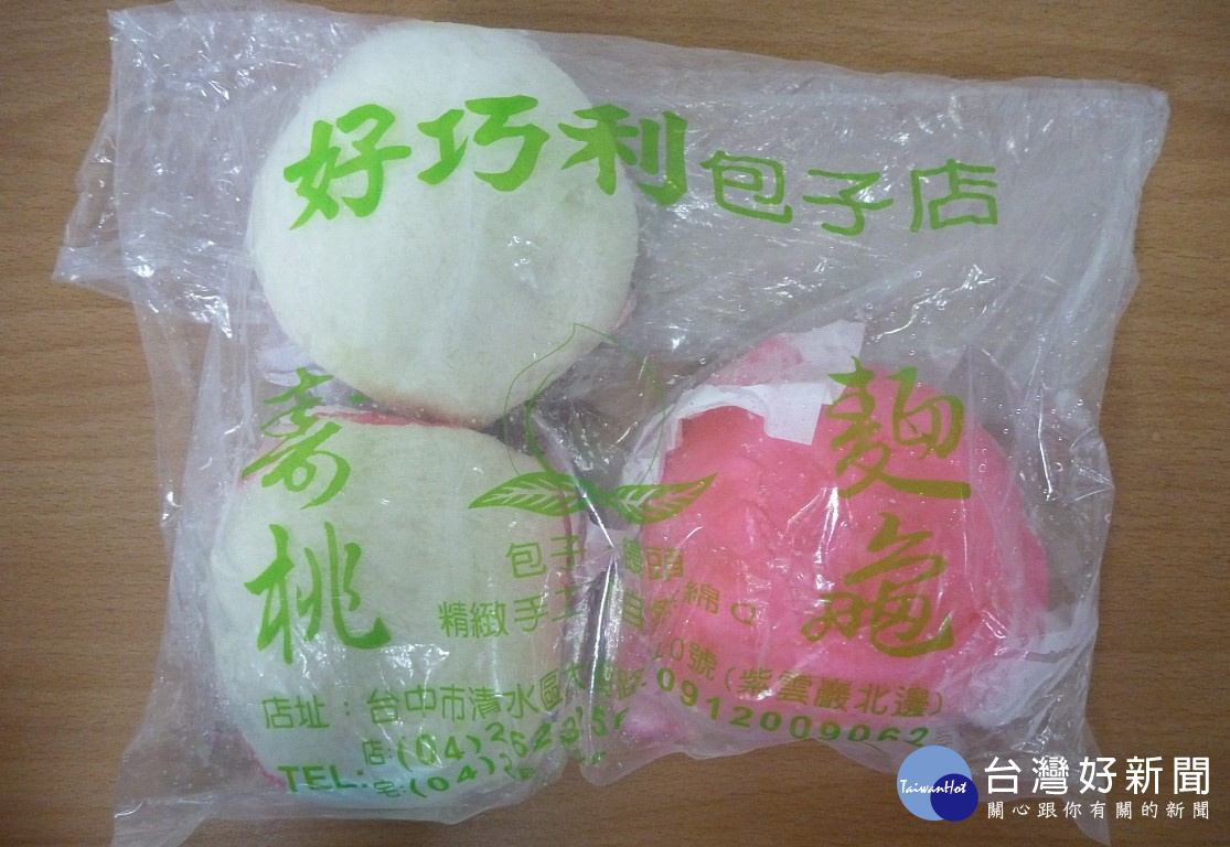 台中市食品藥物安全處抽驗祭祖食品，「好巧利包子店」販賣的麵龜驗出不該檢出的去水醋酸。（圖／台中市衛生局）