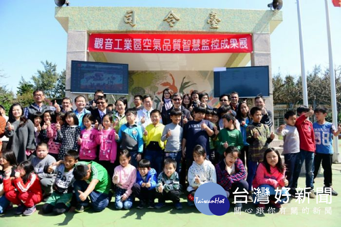 鄭文燦表示,市政府環保局與中原大學環控防災科技中心合作開發無人飛機(UAV)搭載空污無線偵測儀。