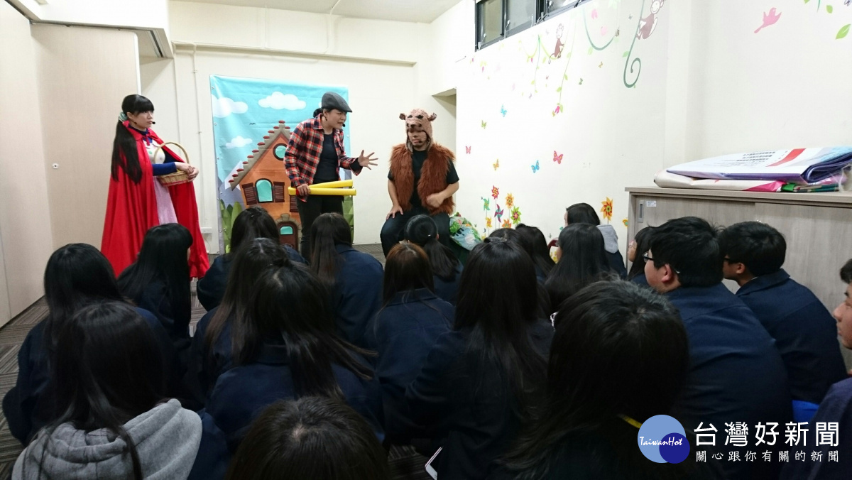 蘋果劇團演出,以米其林認證主廚為故事雛型「原味的初心」,鼓勵大家在職場上要不畏困難,方能逐夢踏實。