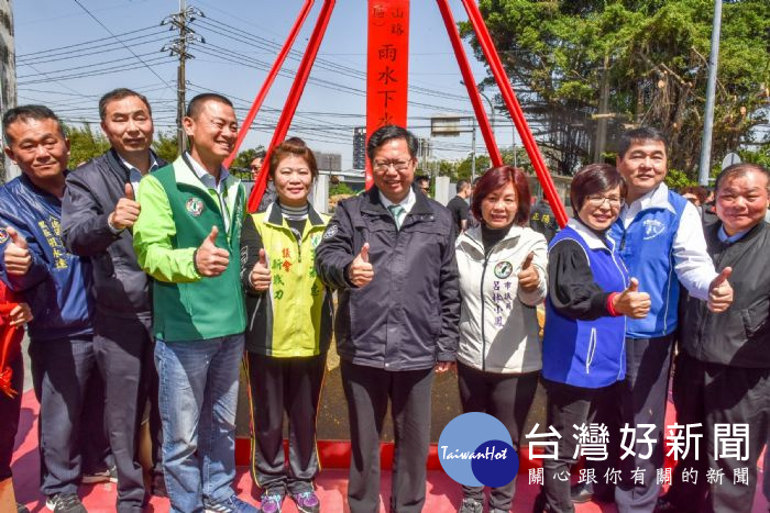 桃園市長鄭文燦，出席「中山路（豐德路至工業區）雨水下水道工程開工動土典禮」。