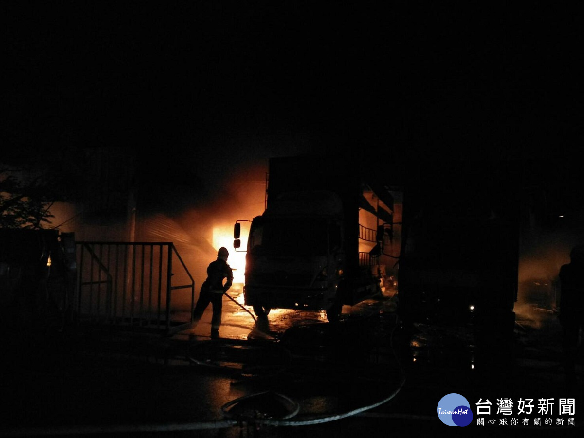 和美保麗龍工廠起火 濃濃黑煙直衝天際