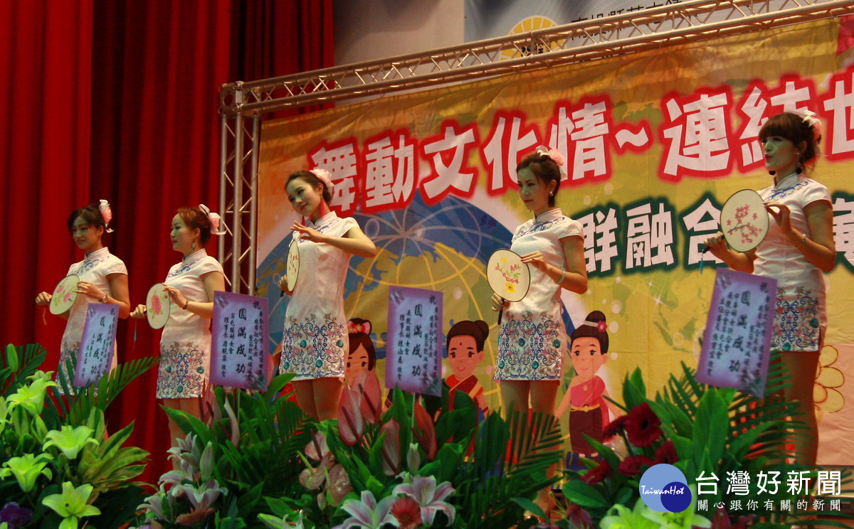 南投支會婦女演出。(記者扶小萍攝)