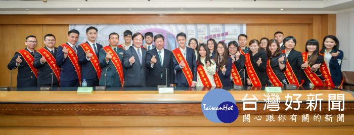 鄭市長表示,市府青年事務局將積極推動包括公共參與,提供年輕人更多資源,讓年輕人夢想多一點、負擔少一點。