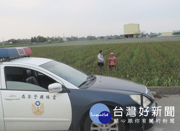 東屯所巡警深感農民之辛勞,密集編排農產品「護蒜專線」,做好防竊工作,確保農民辛苦有所回報。(記者陳昭宗拍攝)