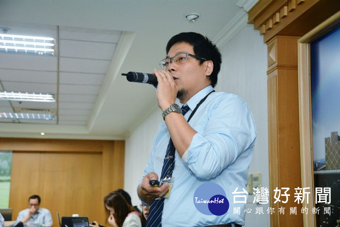 桃園市長鄭文燦主持市政會議,聽取勞動局「106年度桃園市人力需求調查報告」。